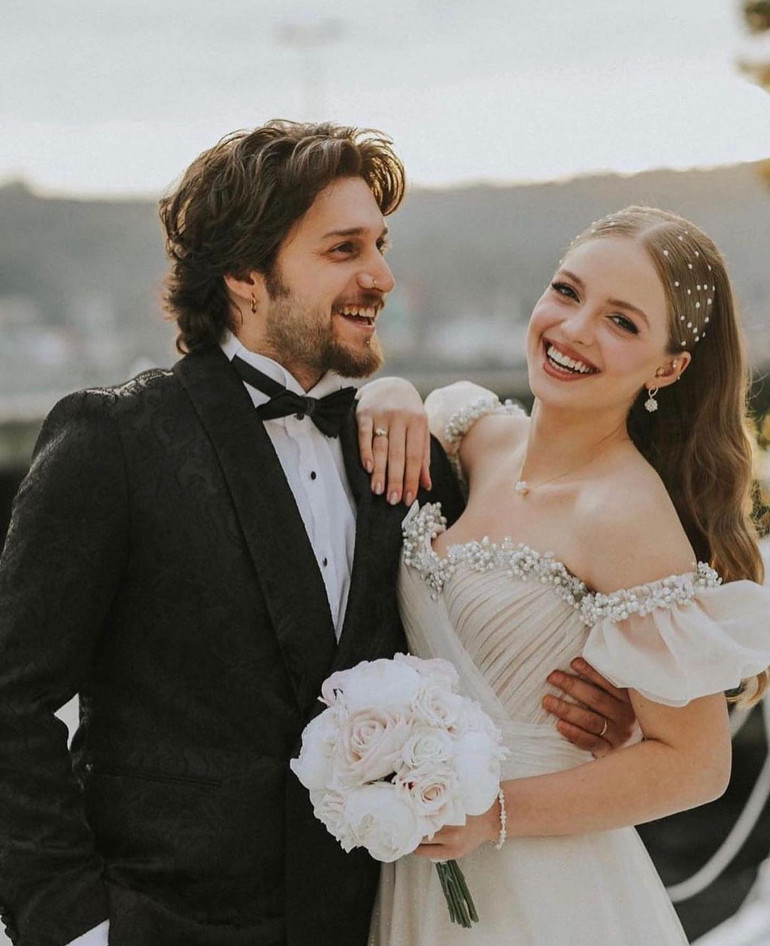 İki ay önce Roma’da evlenmişlerdi… Yalıda muhteşem düğün