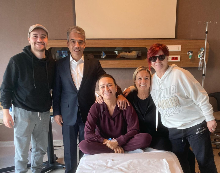 Demet Akbağ ameliyat oldu