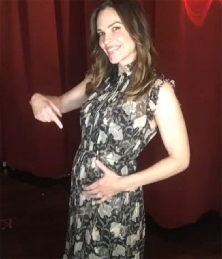 Tüp bebek tuttu 48 yaşında ikiz annesi oluyor