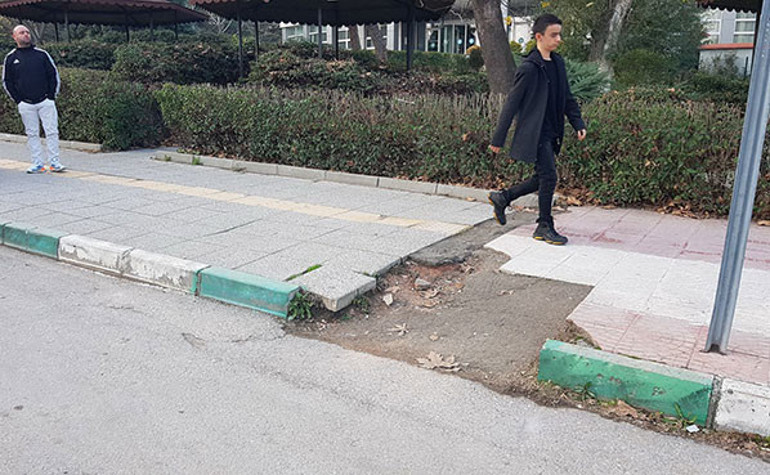 Her yerde boş direk