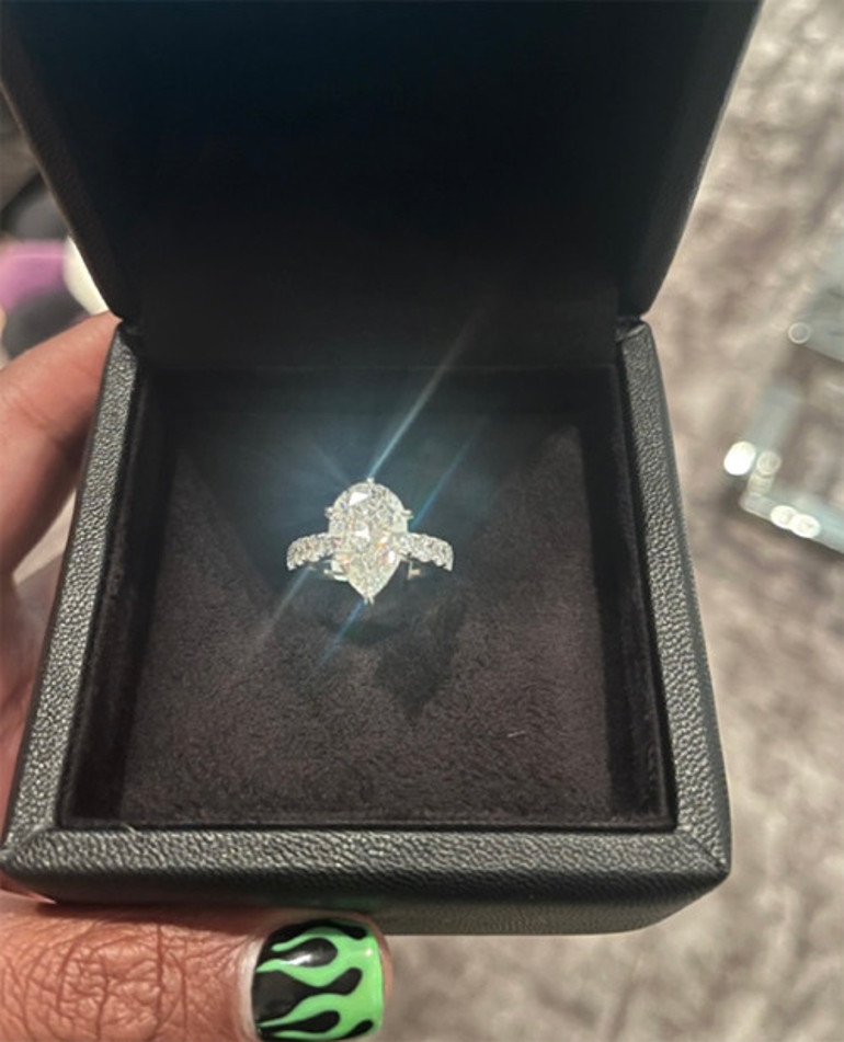 Ergen gibi öpüştüğü sevgilisinden pırıl pırıl elmaslar geldi: Keşke annem de görebilseydi