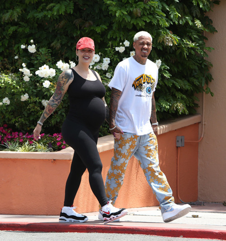 Ergen gibi öpüştüğü sevgilisinden pırıl pırıl elmaslar geldi: Keşke annem de görebilseydi