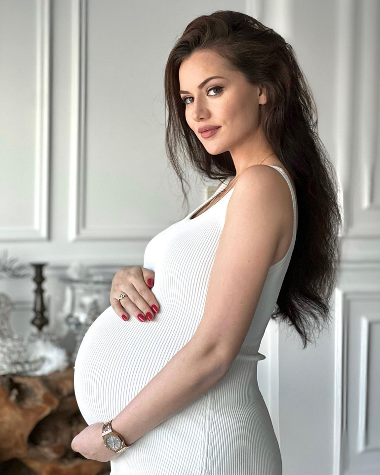 Fahriye Evcen ve Burak Özçivit’in bebeklerine verecekleri isim belli oldu