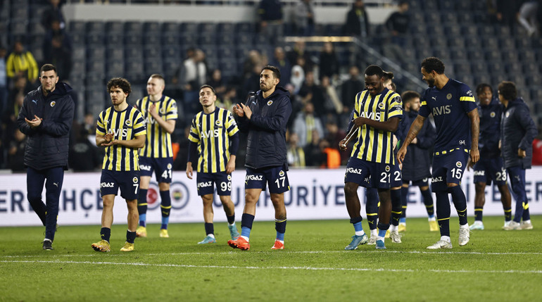 Fenerbahçe - Atakaş Hatayspor maçına Ferdi Kadıoğlu damgası Boksör gibi, 3 kişilik oynadı...