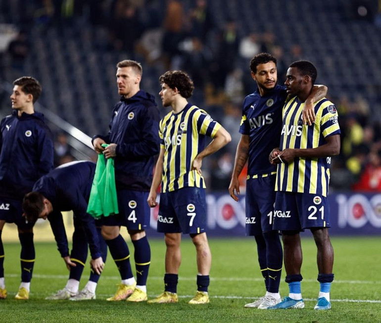 Fenerbahçe - Atakaş Hatayspor maçına Ferdi Kadıoğlu damgası Boksör gibi, 3 kişilik oynadı...