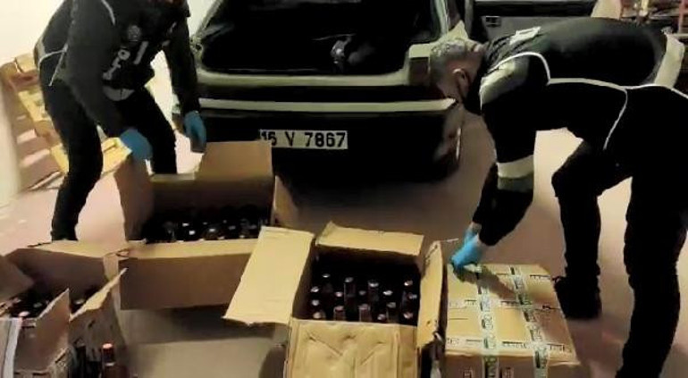 81 ile ölüm kargosu böyle engellendi: Sahte içki operasyonu polis kamerasında