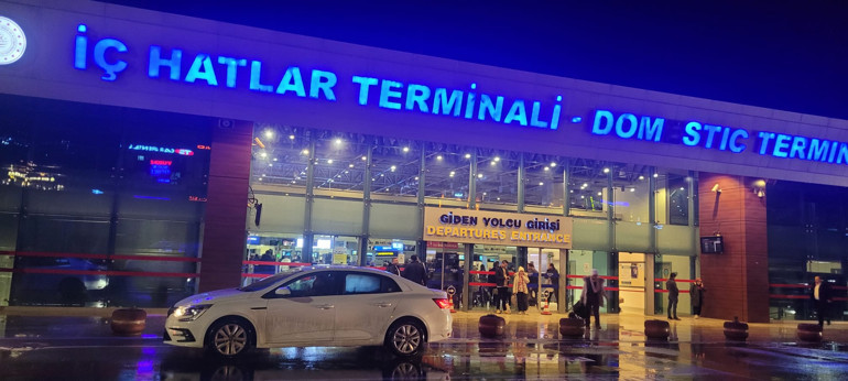 Trabzon Havalimanında yolcuları şok eden olay Uçaktakilere havada yanan uçak fotoğrafı gönderdi