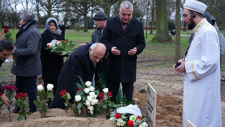 Cenazesi yakılan Abdülkadir Sargın’a gıyabi namaz