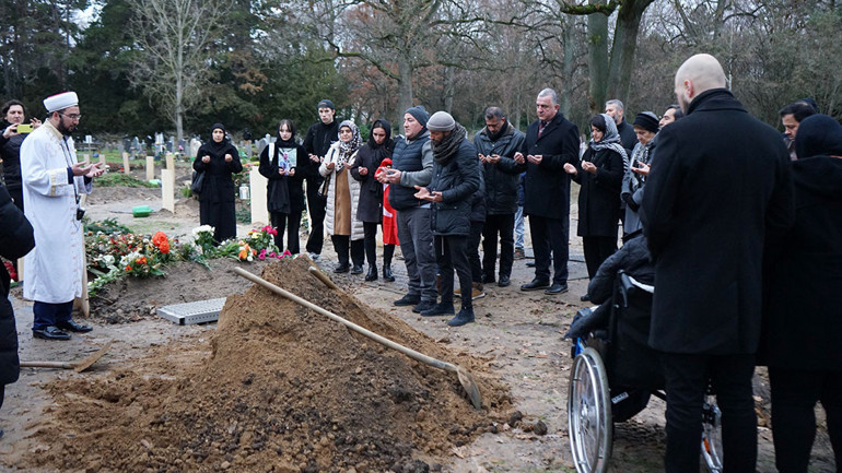Cenazesi yakılan Abdülkadir Sargın’a gıyabi namaz