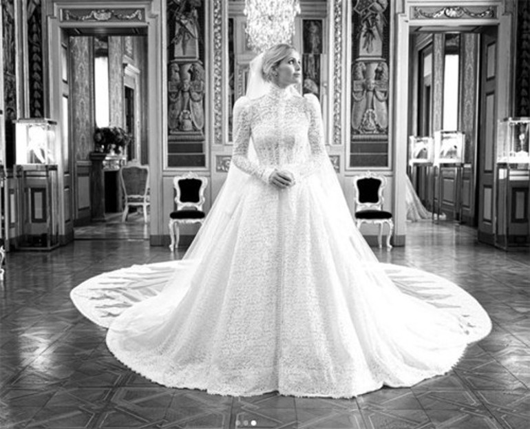 Babasından daha yaşlı bir adamla evlenmişti: O uğursuz mücevhere elini bile sürmedi