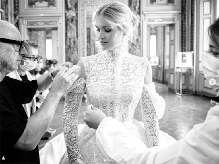 Babasından daha yaşlı bir adamla evlenmişti: O uğursuz mücevhere elini bile sürmedi