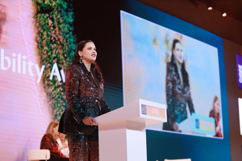 Oysa hamileyken bile jimnastik yapmıştı: Adriana Limanın karnına arkadaşları siper oldu