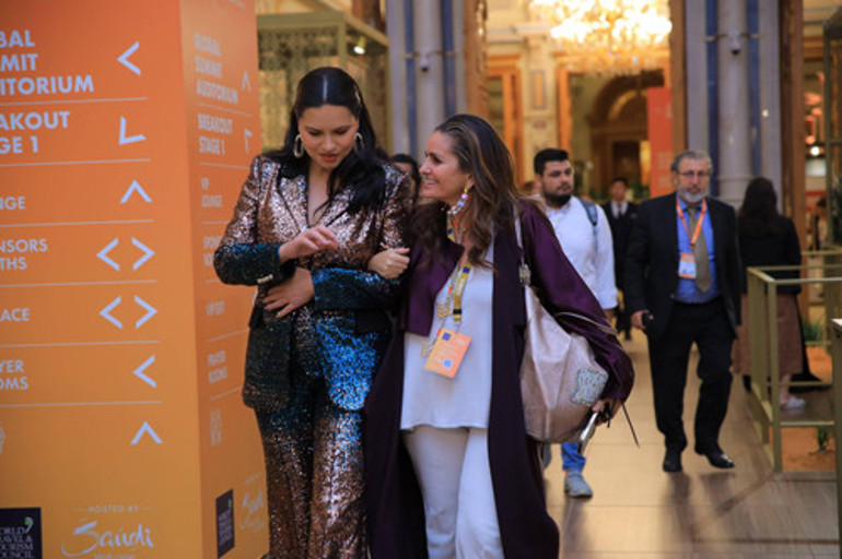 Oysa hamileyken bile jimnastik yapmıştı: Adriana Limanın karnına arkadaşları siper oldu