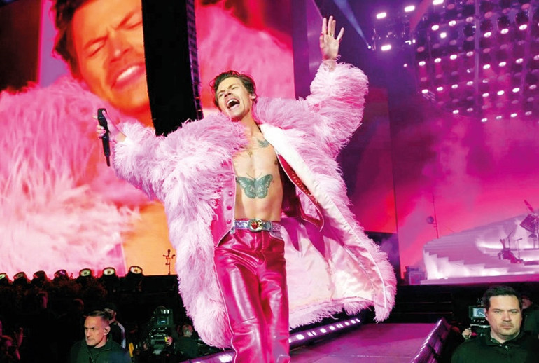 Yeni yıla saatler kaldı. TikTok, TikTok, TikTok... Patlat bir şarkı Çal bu gece...