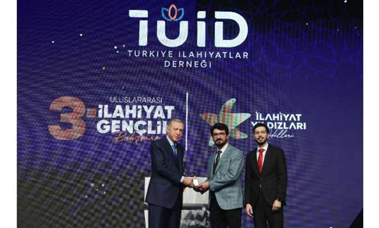 Son dakika: Cumhurbaşkanı Erdoğandan Kılıçdaroğluna başörtüsü çağrısı: Eğer samimiysen gel anayasa değişikliğini yapalım