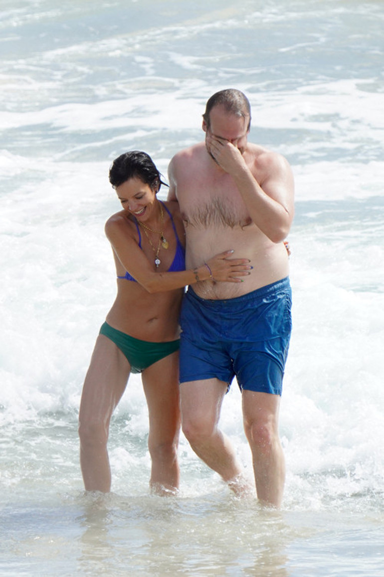 Eski yıla üstsüz veda