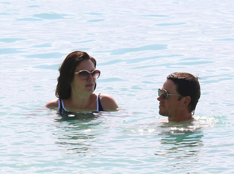 Eski yıla üstsüz veda