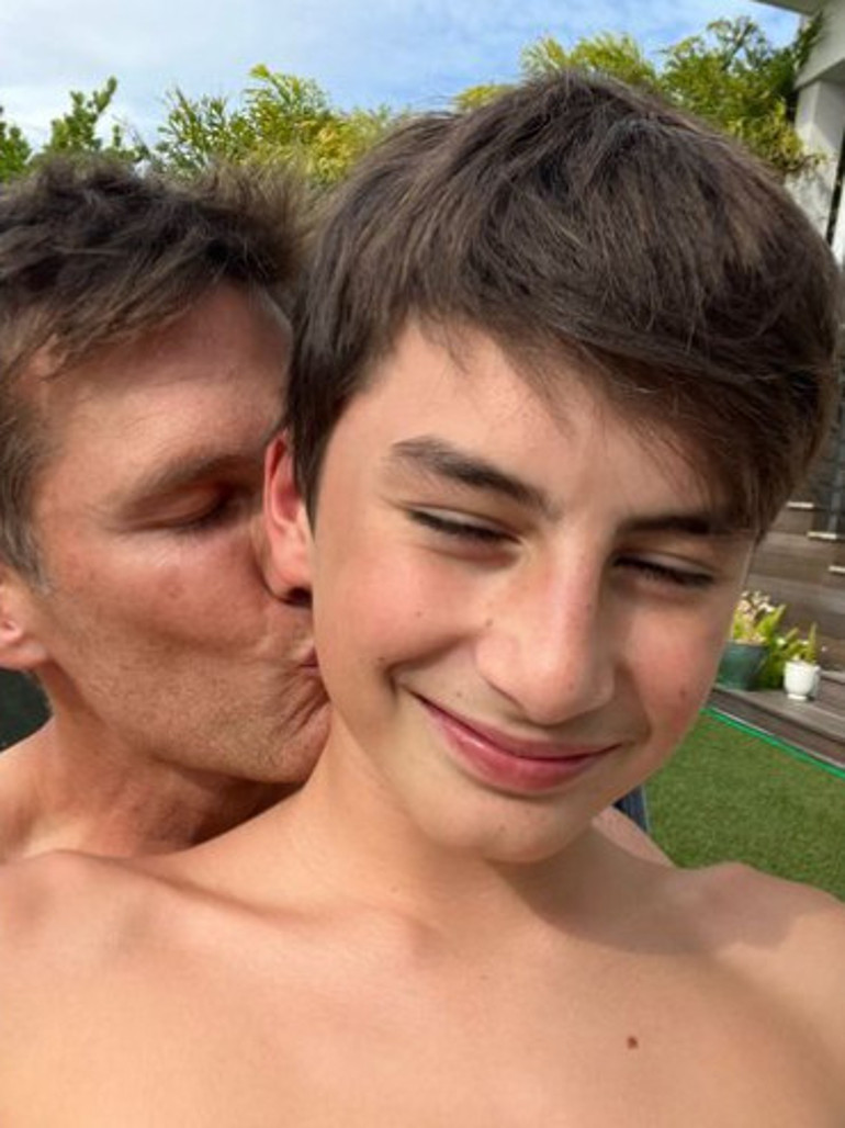 Eski yıla üstsüz veda