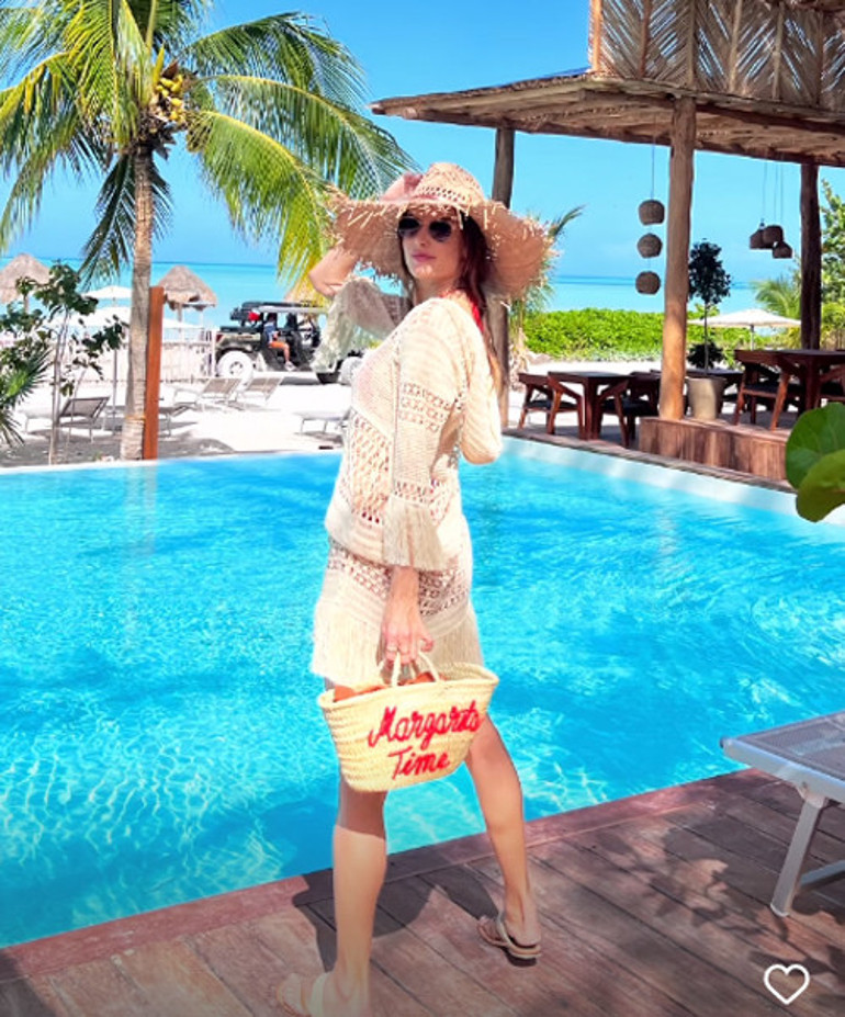 Eski yıla üstsüz veda