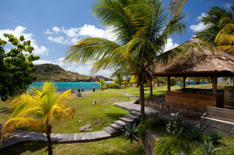 Eski yıla üstsüz veda