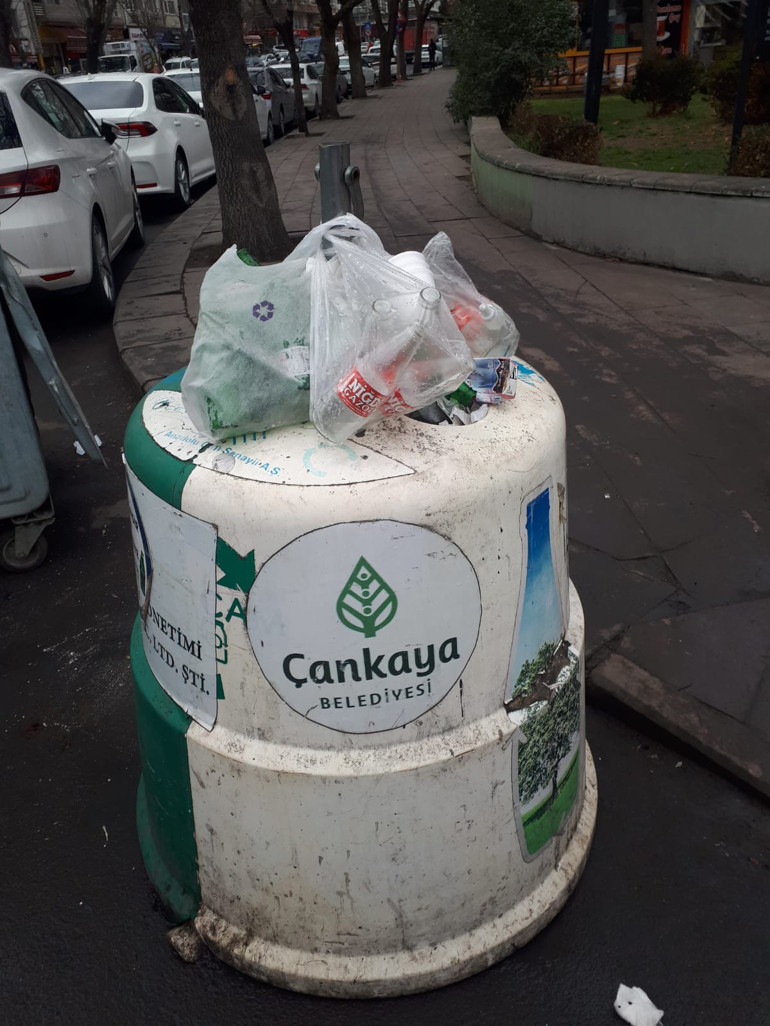 Köpeklerinin dışkılarını sokakta bırakanlar...