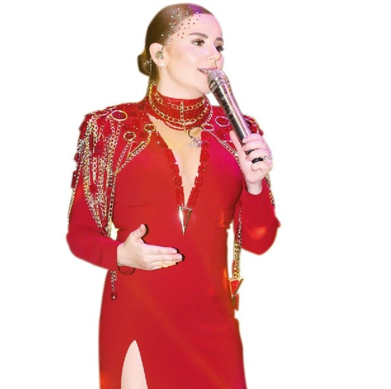 Yeni yılı sahnede karşıladılar... Şıklık yarışı