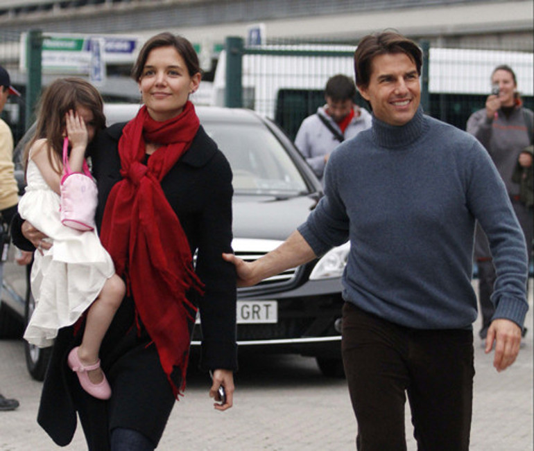 Eş olarak seçip insanlık görevi diye kandırdılar: Güzel oyuncuya, diş fırçasıyla umumi tuvalet temizlettiler