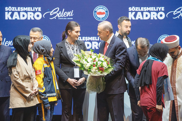500 bin sözleşmeli personele kadro şöleni