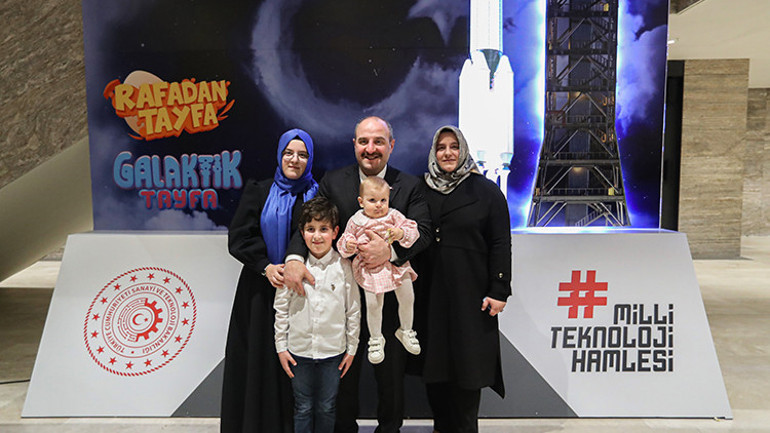 Galaktik Tayfa’ya muhteşem gala AKM’deki ilk gösterimi 2 bin kişi izledi