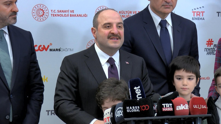 Galaktik Tayfa’ya muhteşem gala AKM’deki ilk gösterimi 2 bin kişi izledi