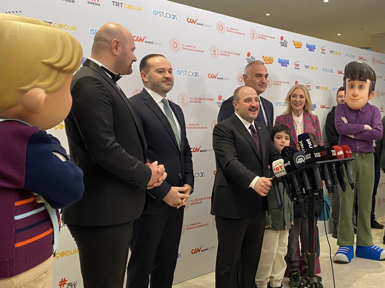 Galaktik Tayfa’ya muhteşem gala AKM’deki ilk gösterimi 2 bin kişi izledi