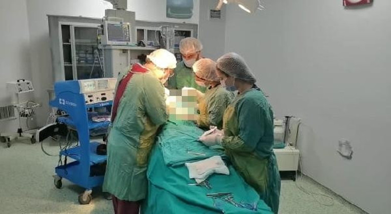 Yıllarca ameliyattan korktu, boynundan 800 gram kitle çıktı