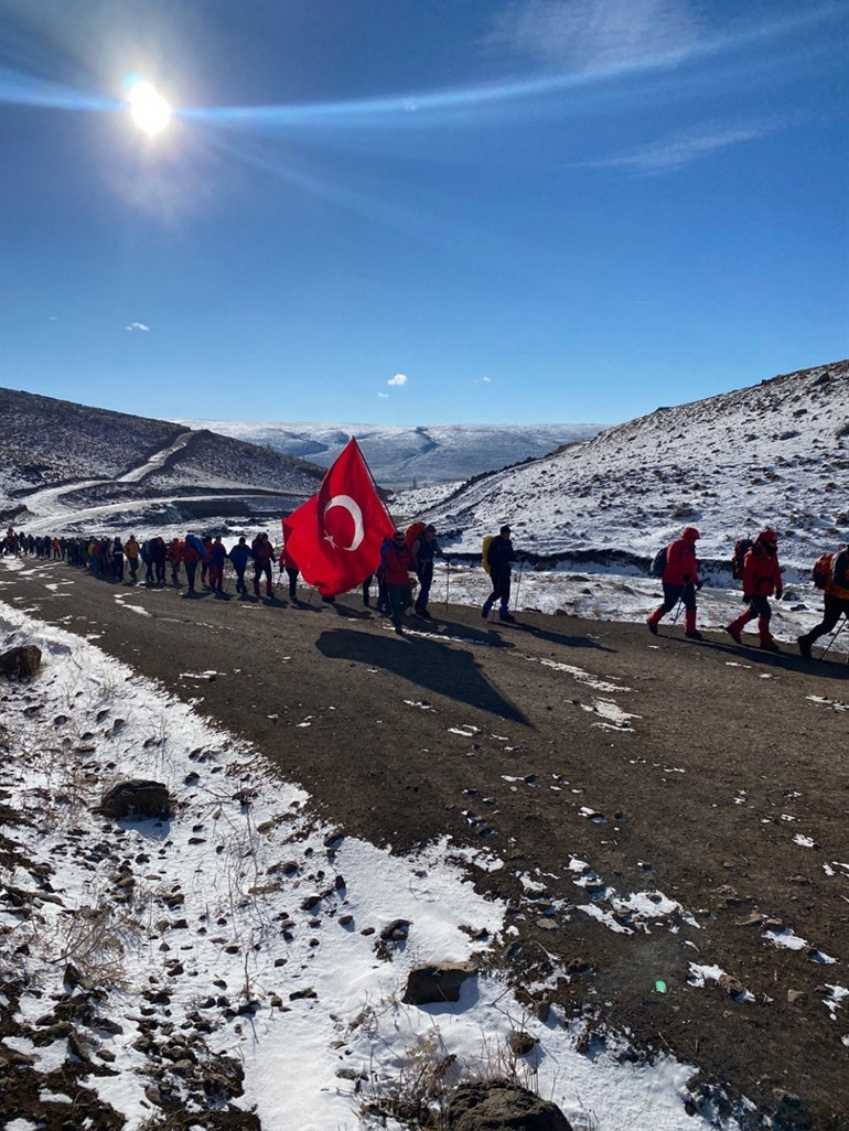 Sarıkamış şehitleri için 3 bin 180 rakımda nöbet