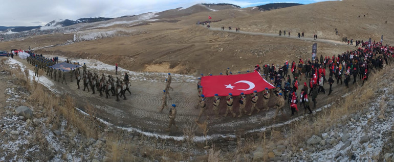 Sarıkamış şehitleri, 108inci yılda binlerce kişinin katıldığı yürüyüşle anıldı