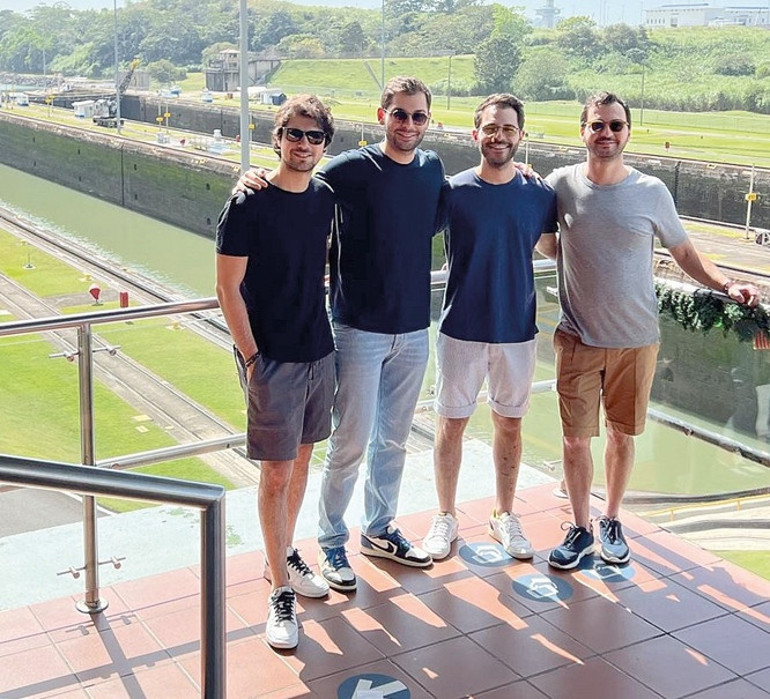 Funda Eryiğit ve Berkun Oya’nın bebeklerinin cinsiyeti belli oldu