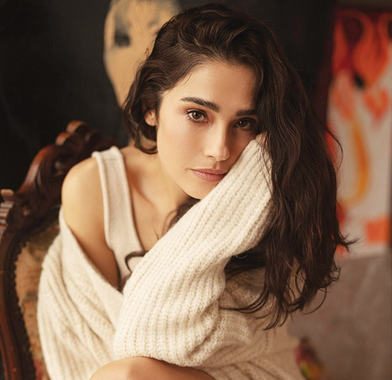 Funda Eryiğit ve Berkun Oya’nın bebeklerinin cinsiyeti belli oldu