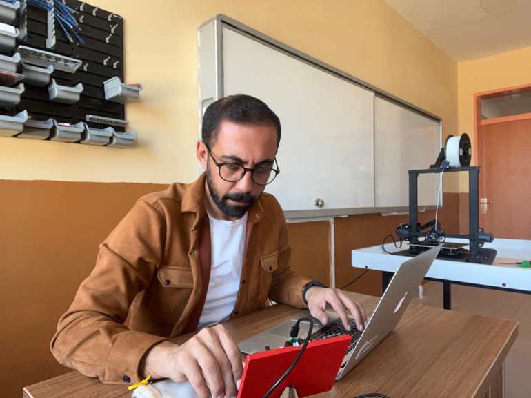 Köy okulunun icatçı öğretmeni