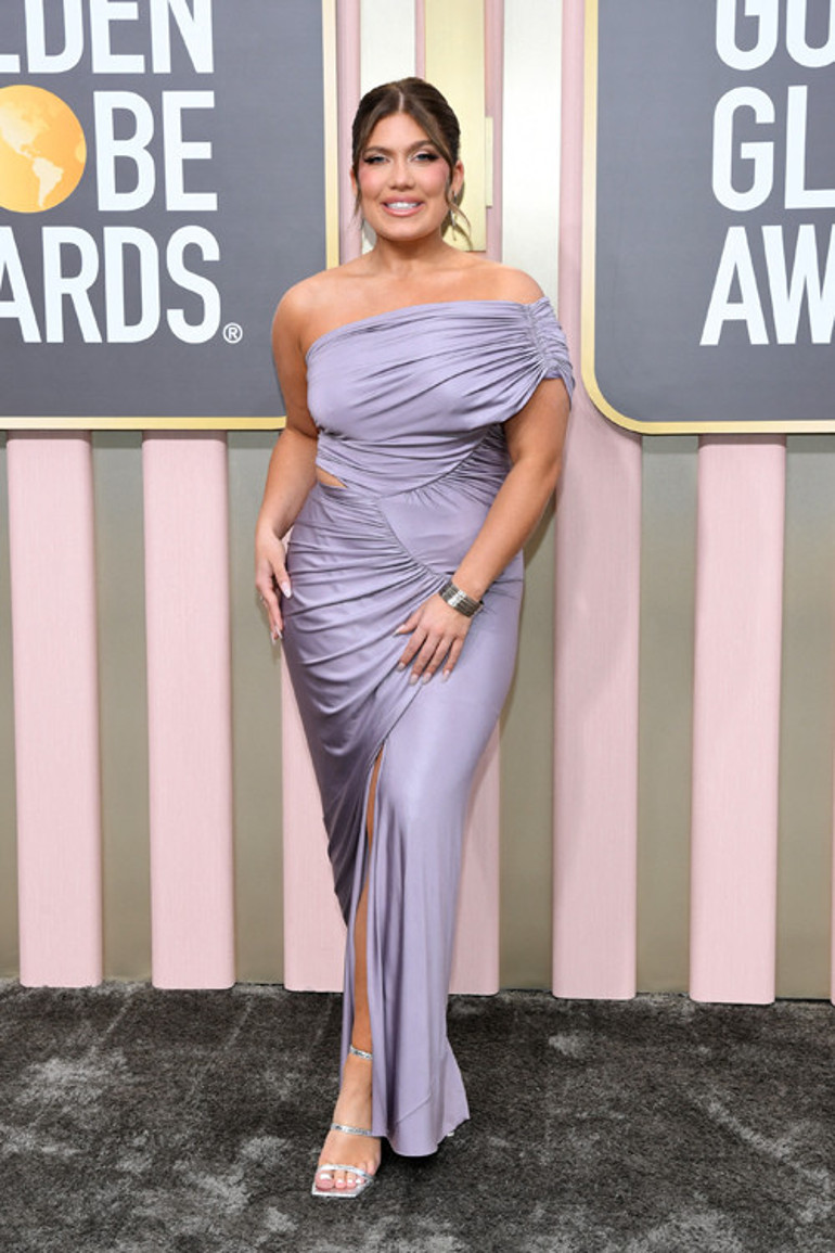 Pembe... Gönlümüz sende Bu tercihiyle gecenin en parlak yıldızı oldu