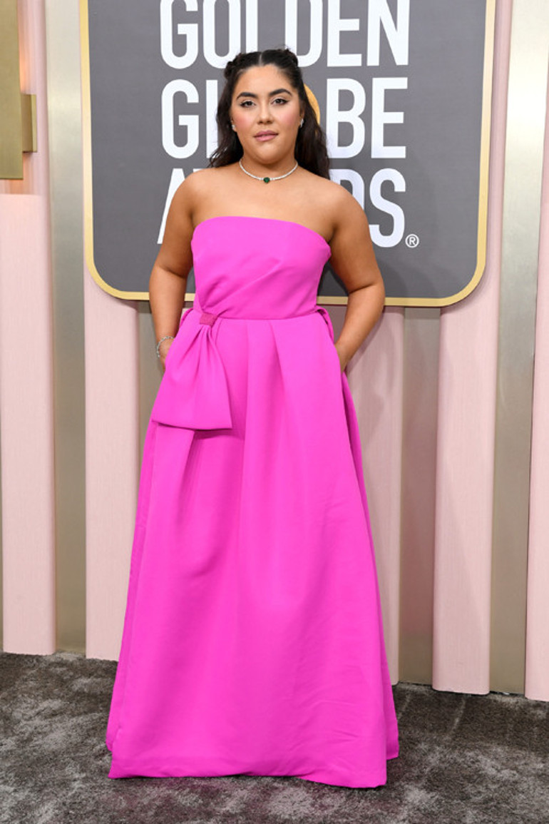 Pembe... Gönlümüz sende Bu tercihiyle gecenin en parlak yıldızı oldu