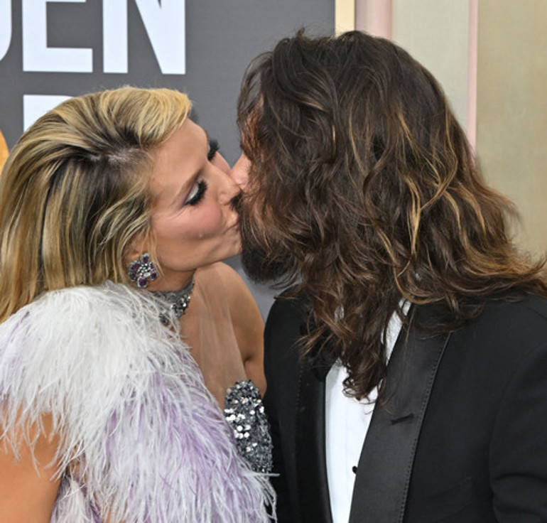 Pembe... Gönlümüz sende Bu tercihiyle gecenin en parlak yıldızı oldu