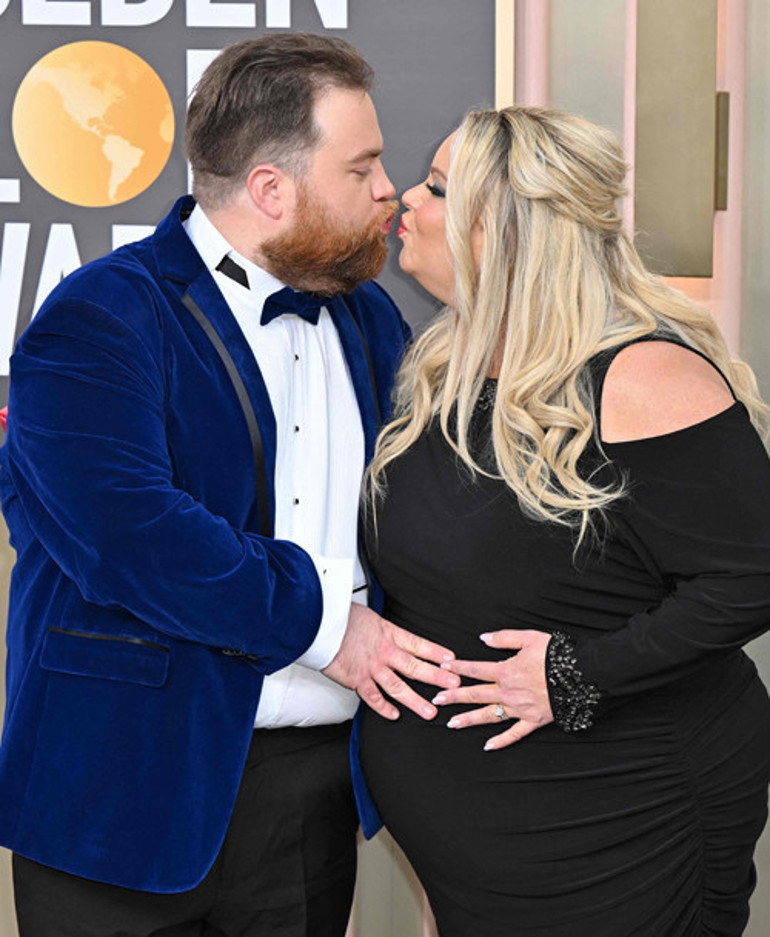 Pembe... Gönlümüz sende Bu tercihiyle gecenin en parlak yıldızı oldu