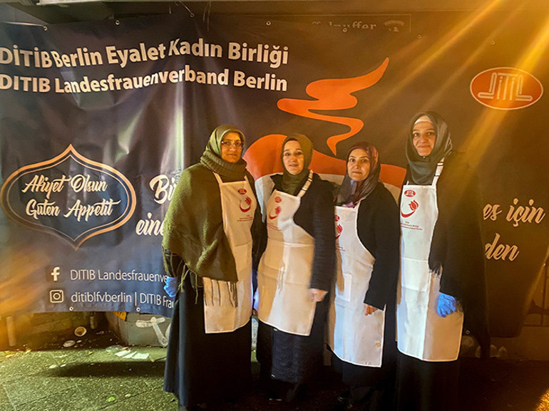 DİTİB’den evsizlere çorba ikramı