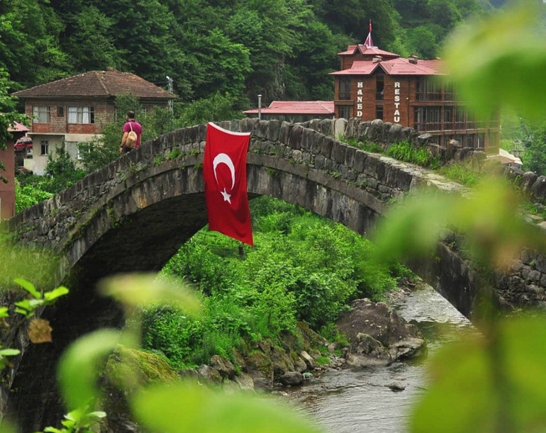 Geçmişin tanıkları: Keşfedilmeyi bekleyen tarihî köprüler | 9 ŞEHİR 10 ADRES