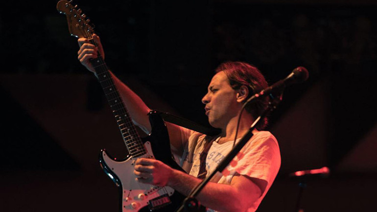 Büyük gruplar sahnede