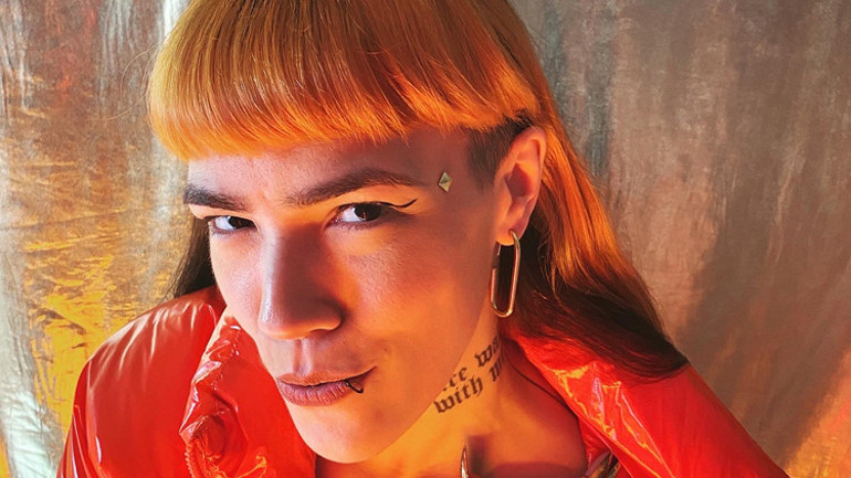 Büyük gruplar sahnede