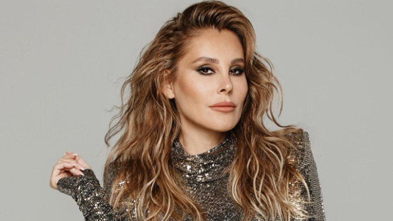 Büyük gruplar sahnede