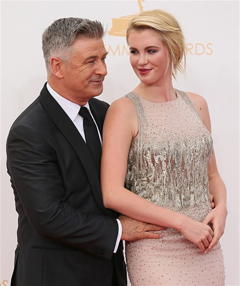 Yılı bebek müjdesiyle kapatmıştı... Instagram paylaşımı herkesi kahkahaya boğdu: Karnım büyümedi, bu bebek içimde kayboldu galiba