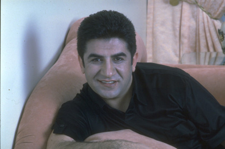 Ağrıdan bir delikanlı geldi Sesiyle, nefesiyle milyonların gönül telini titretti