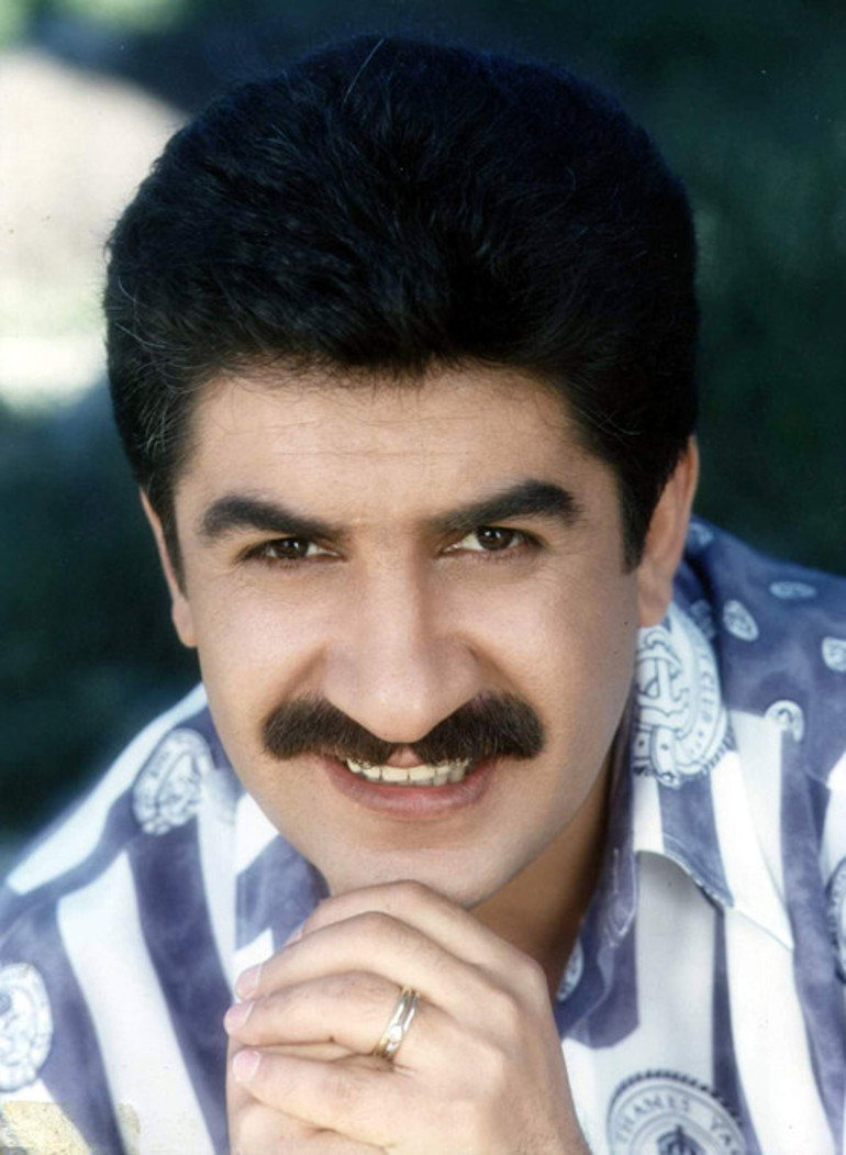 Ağrıdan bir delikanlı geldi Sesiyle, nefesiyle milyonların gönül telini titretti