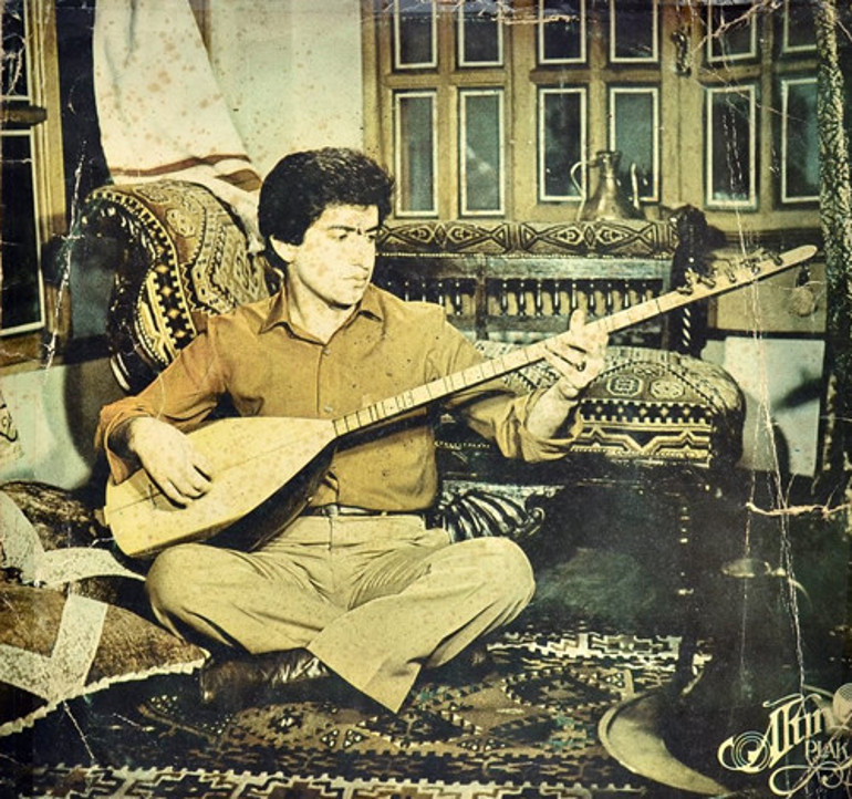 Ağrıdan bir delikanlı geldi Sesiyle, nefesiyle milyonların gönül telini titretti